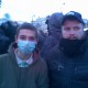Илья Кубраков позирует с Дмитрием Демушкиным на Манежной площади, кадр из видео