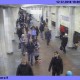 Гузенко (слева внизу), за ним парой Логвин и Давыдкина, еще дальше парой Демидов и Максакова. Снимок с камер видеонаблюдения на станции метро «Коломенская» в день убийства Шамшиева 