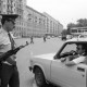 Сотрудник ГАИ с автоматом на посту у Павелецкого вокзала. 1992 г. 